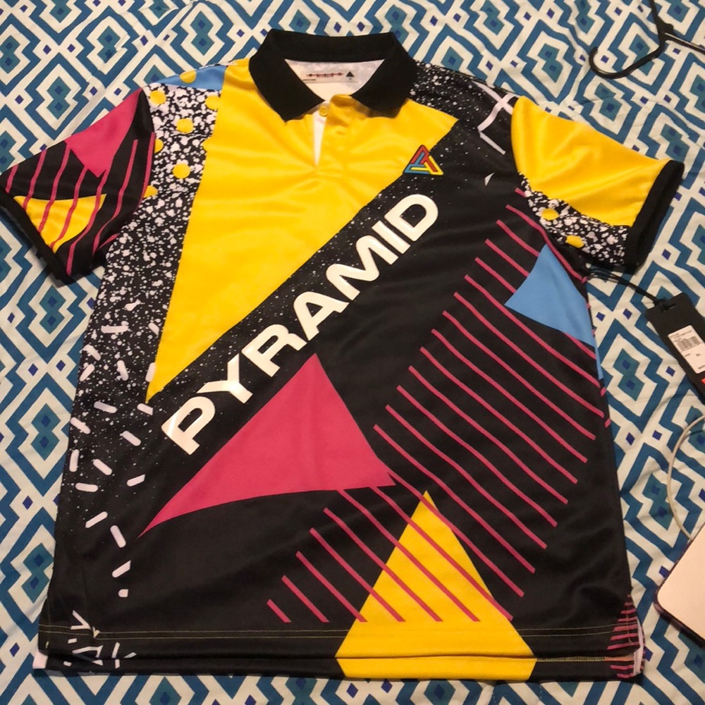 Never worn BLACK PYRAMID